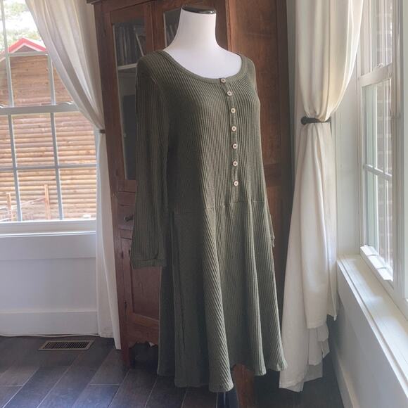 Blu Pepper Dresses & Skirts - NWOT Olive Green Stretch Shift Dress, Size M